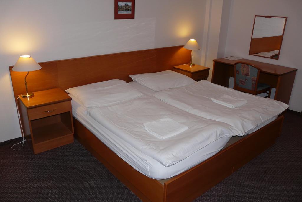 Cmc Residence & Conference Inn Čelákovice Dış mekan fotoğraf